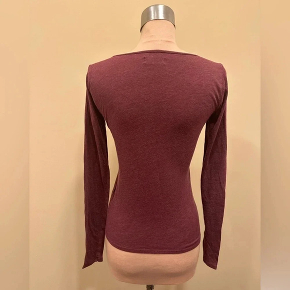 Hollister Maroon Long Sleeve Graphic Tee Scoop Neck Size Small - Picture 6 of 7